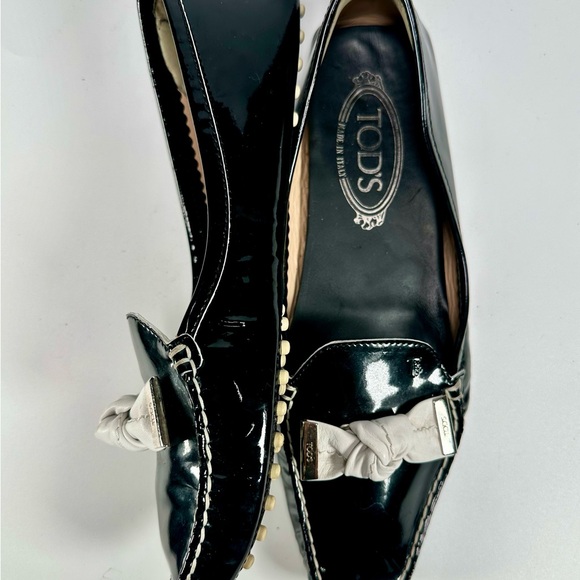 Tod's Women's Bilbao Black Patent Leather Loafers - Picture 4 of 12